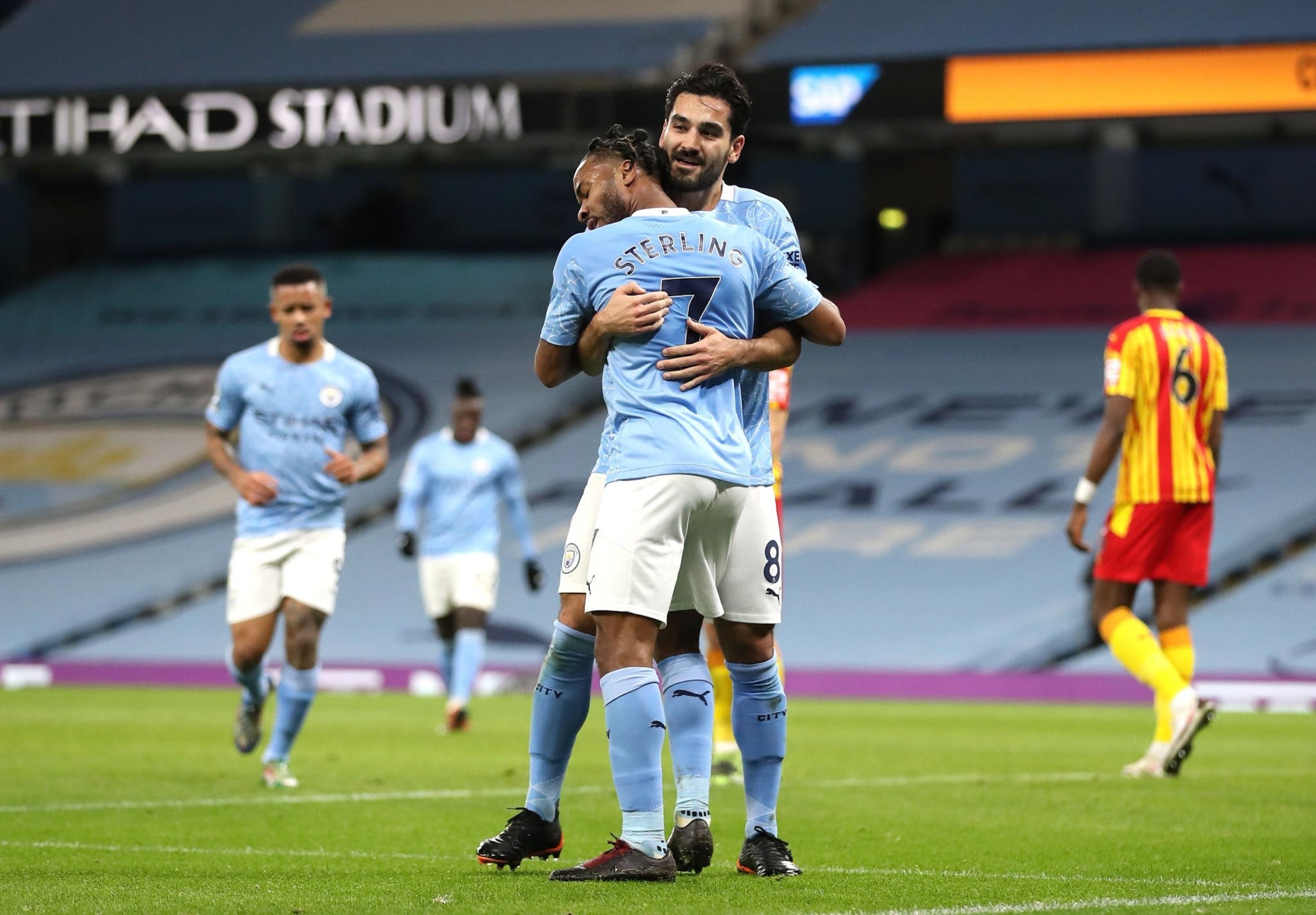 据某知情人 据某知情人